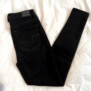 Black High waisted Super stretch American Eagle Skinny Jeans size 4